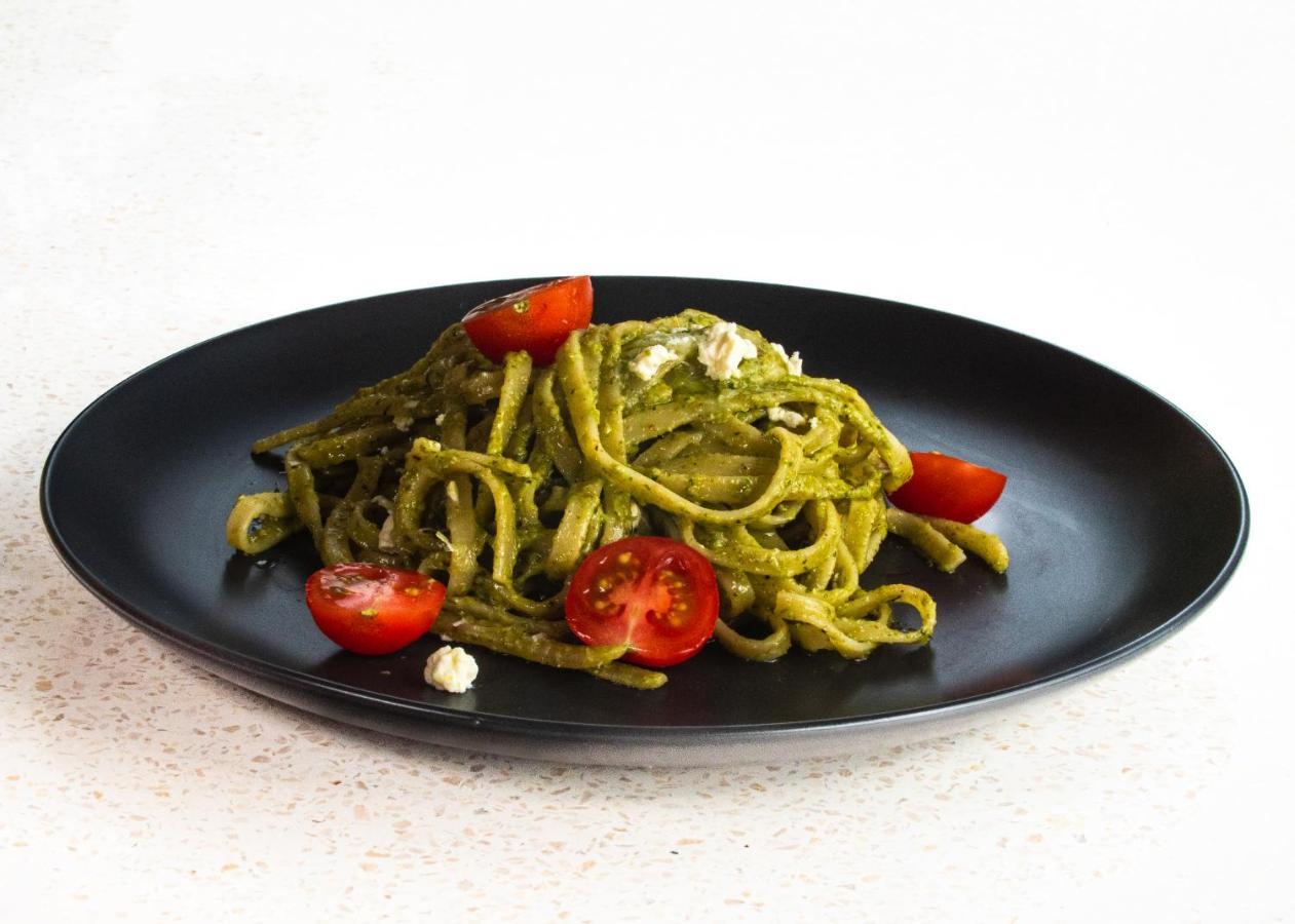 Neano Escape Hotel Manggis  ภายนอก รูปภาพ A plate of pasta with pesto