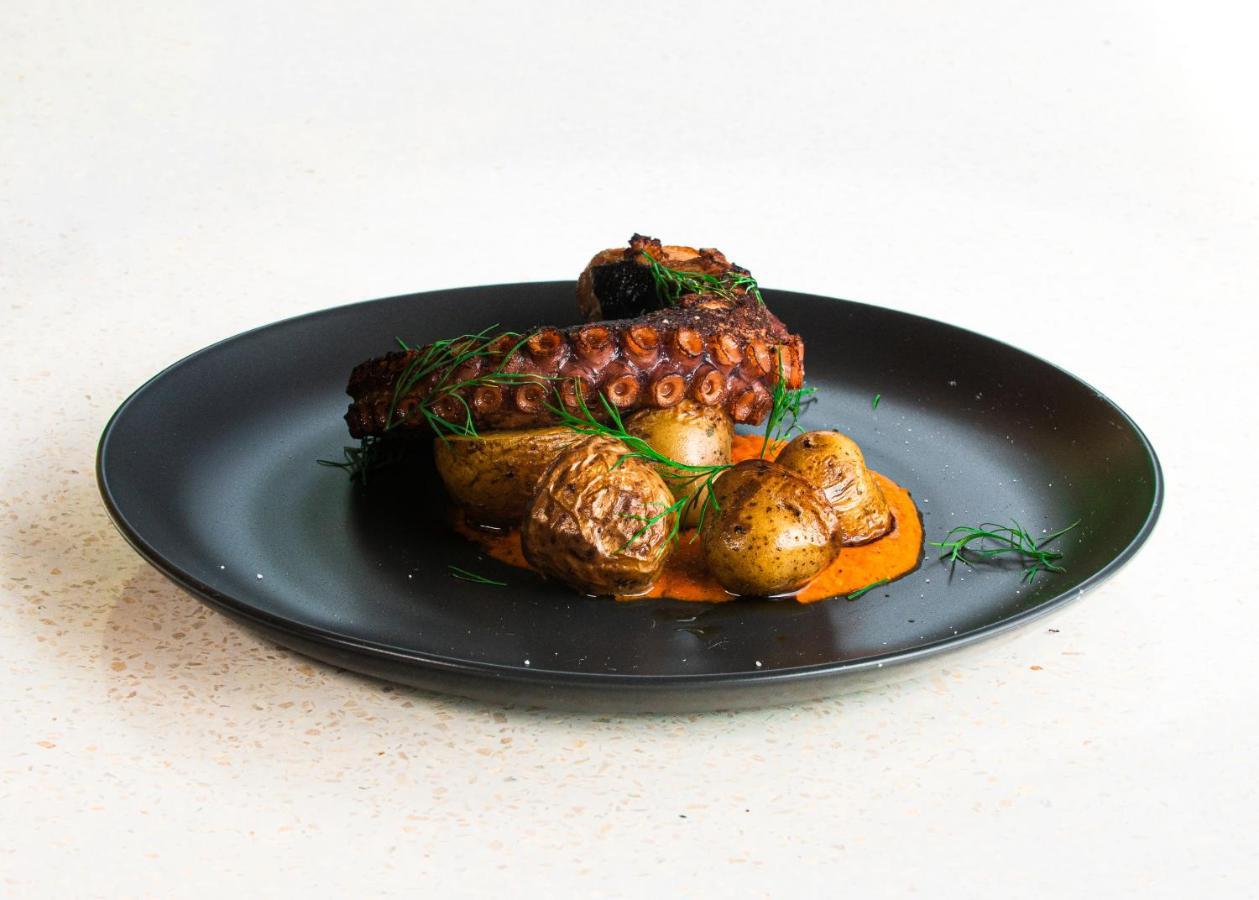 Neano Escape Hotel Manggis  ภายนอก รูปภาพ Octopus with potatoes