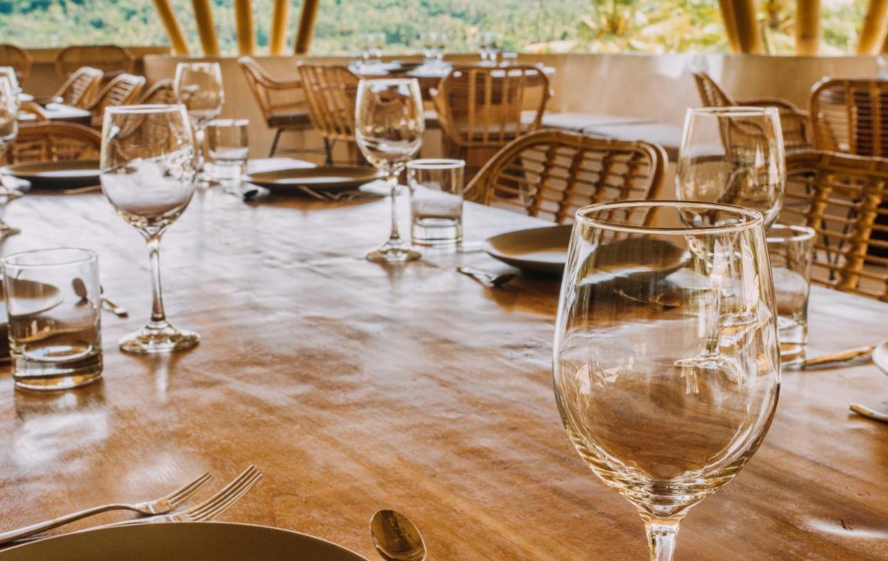 Neano Escape Hotel Manggis  ภายนอก รูปภาพ Restaurant interior